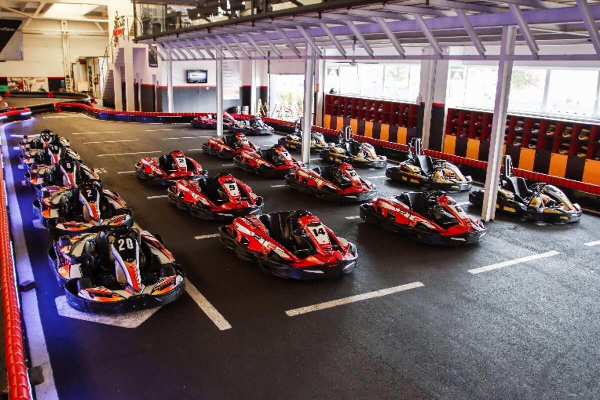 A teljes Balatonkarting gokartflotta a rajtrácson